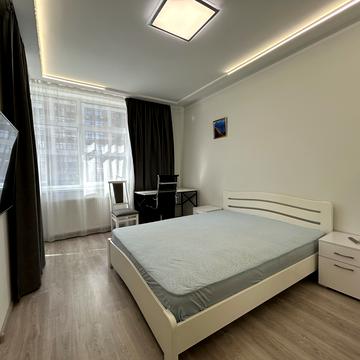 Європейського Союзу просп. (Правди), 43-Б