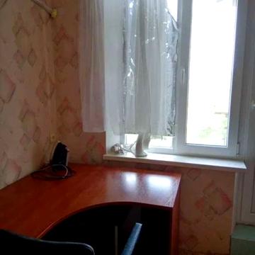 Познанська вул., 8