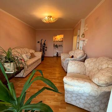 Мирогощанська вул., 5