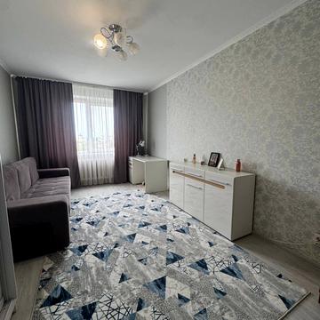 Молодіжна вул., 62