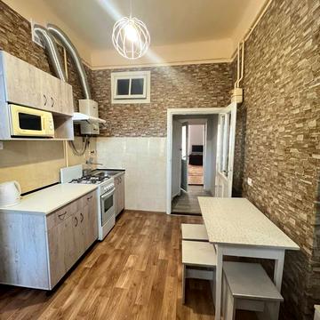 Шептицьких вул., 33