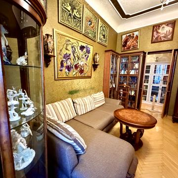 Богдана Хмельницького вул., 50