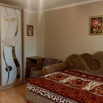 Кримська вул., 72