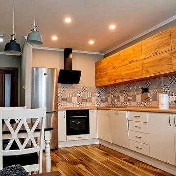 Олександрівська вул., 1