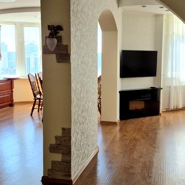 Анни Ахматової вул., 48