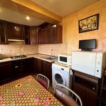 Льва Ландау просп. (50-річчя СРСР), 16