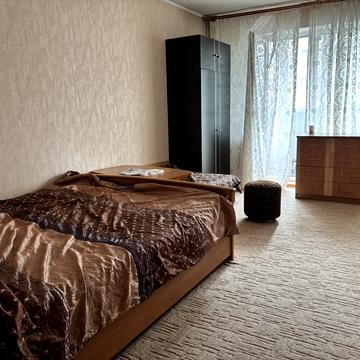 Академіка Доброхотова вул., 15