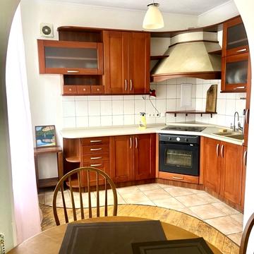 Черняховського вул., 12