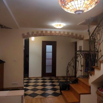 Володимирська вул., 28