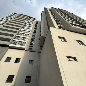 Центральний просп. (Леніна), 172