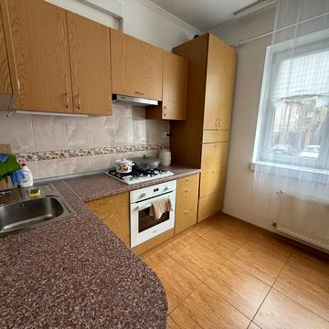 Академіка Амосова вул., 14