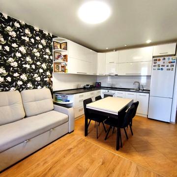 Академіка Сахарова вул., 50