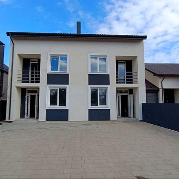 Світла вул., 42