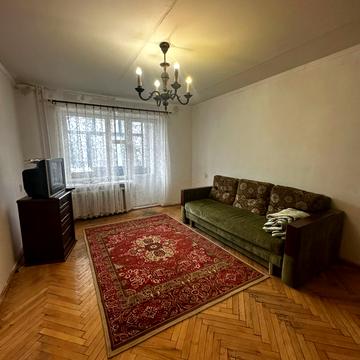 Івана Багряного вул., 49