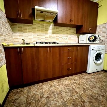 Володимирська вул., 63