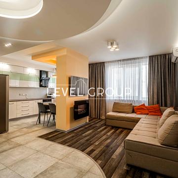 Феодосійська вул., 1