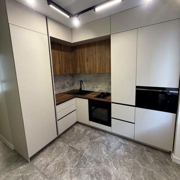 Миру вул., 14