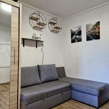 Олександра Довженка вул., 16-В