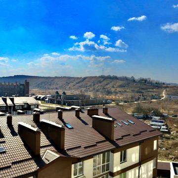 Леоніда Каденюка вул., 18