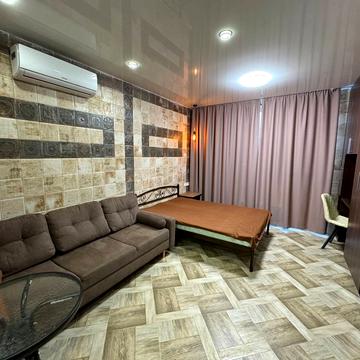 Літературна вул., 10-Б