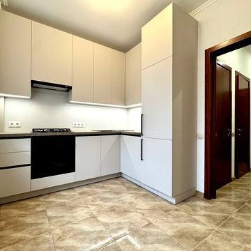 Леоніда Первомайського вул., 5