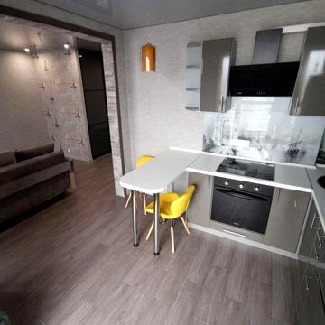 Оболонська пл. (Дружби Народів СРСР), 1