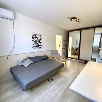 Верховної Ради бульв., 33/1