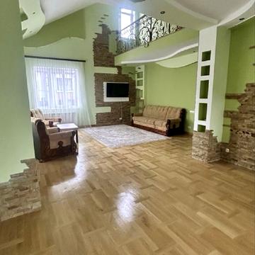 Володимира Івасюка вул., 25