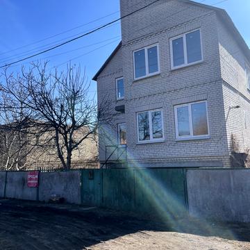 Молодіжна, 23