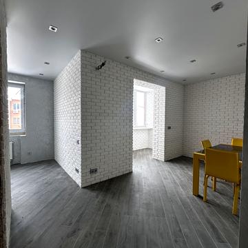 Подільська вул., 7