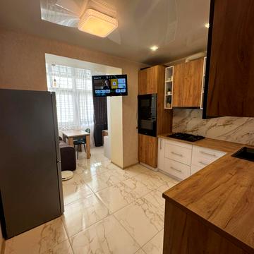 Бакинська вул., 1-Б