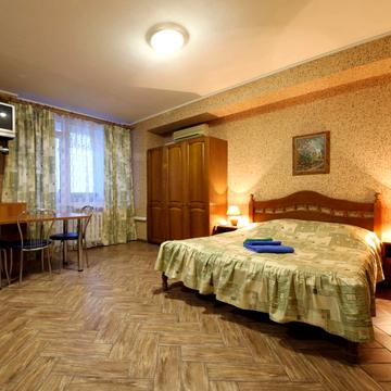 Володимира Вернадського вул. (Дзержинського), 1