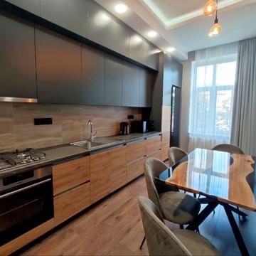 Івана Франка вул., 73