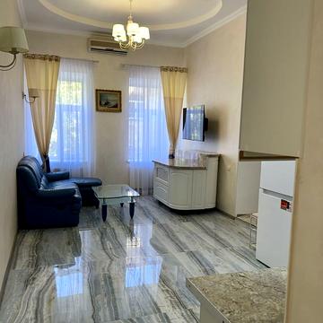 Дерибасівська вул., 12