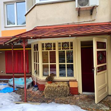 Богдана Хмельницького вул., 1-В