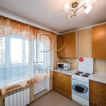 Академіка Глушкова просп., 18