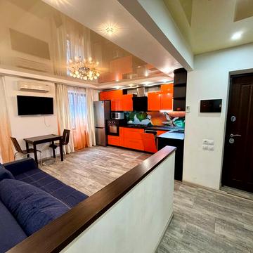 Менахем-Мендл Шнеєрсона вул. (Мініна), 15