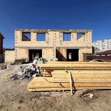 Левка Ревуцького вул., 1