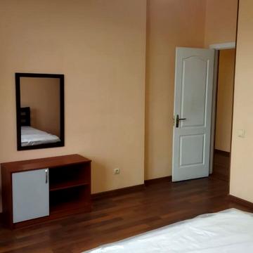 Микільсько-Слобідська вул., 1-А