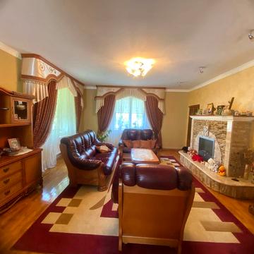 Тернопільська вул.