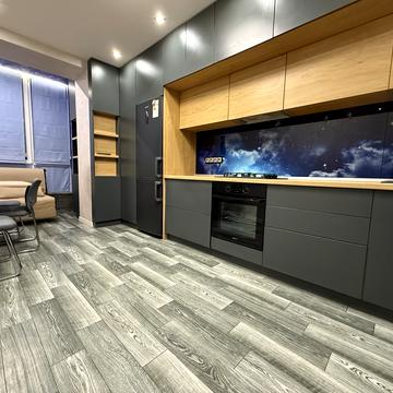 Героїв Небесної Сотні просп., 18/3