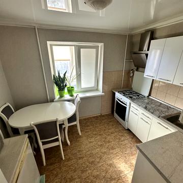 Мілютенка вул., 10/1