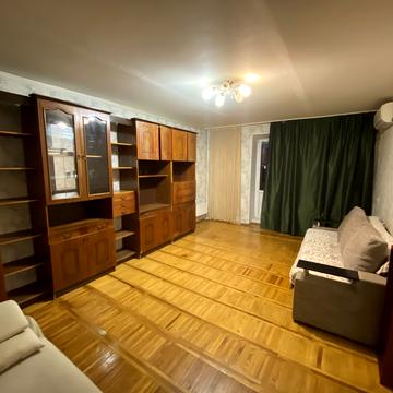 Валерія Лобановського просп. (Червонозоряний), 96