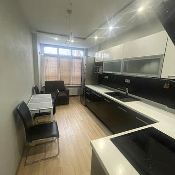 Ованеса Туманяна вул., 3