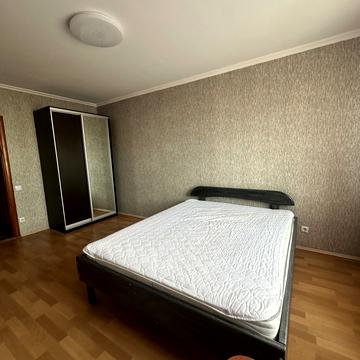 Анни Ахматової вул., 28