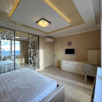 Валерія Лобановського просп. (Червонозоряний), 6-В