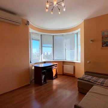 Верховинна вул., 37