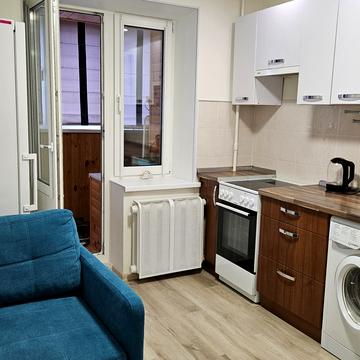 Стадіонна вул., 6