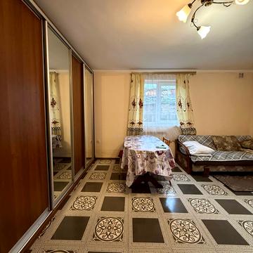 Кавказька вул., 20