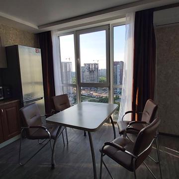 Віктора Некрасова вул. (Північно-Сирецька), 10